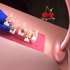 Acrylic press on kitty nails 🐱
